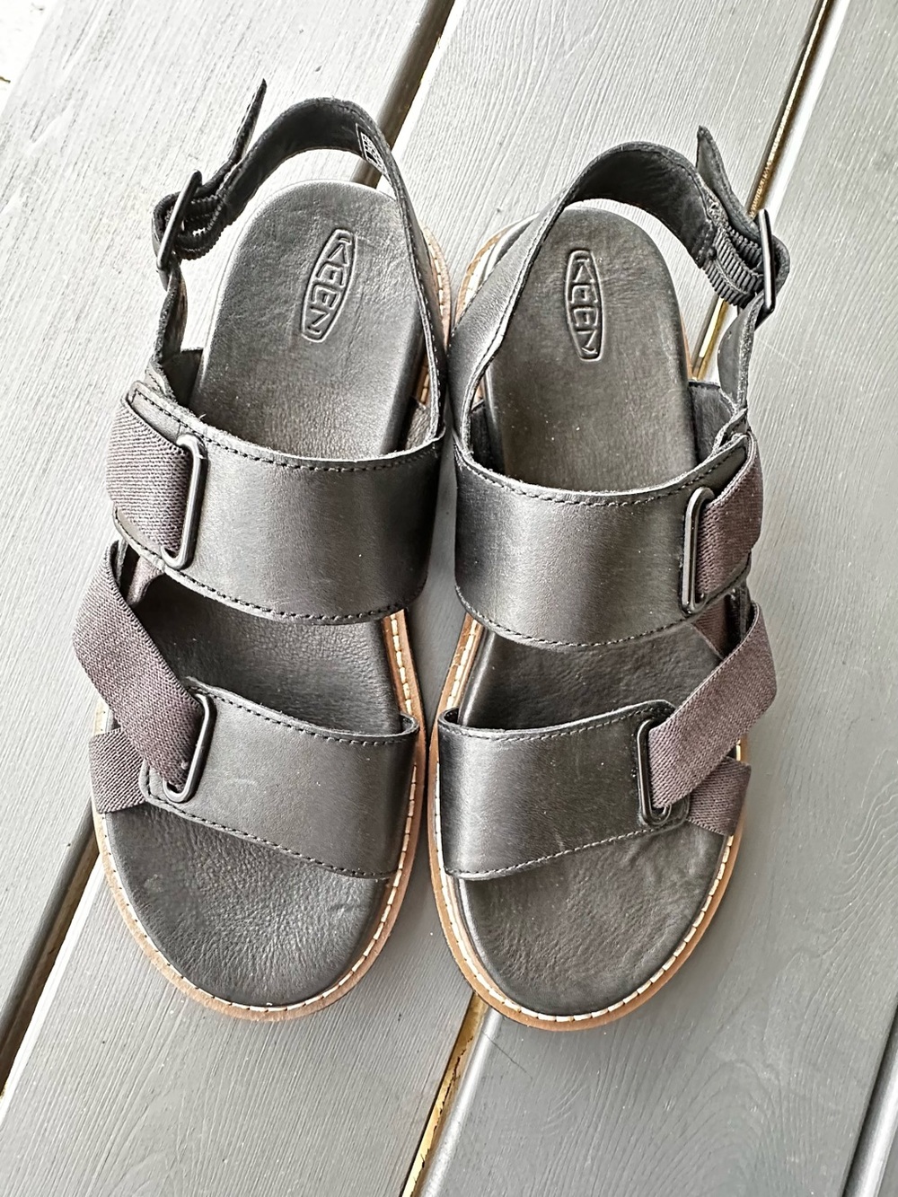 KEEN Lana Black Leather Cross Strap Sling Back Slip Sandals Womens Sz 8. New